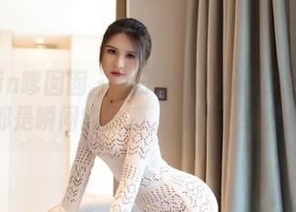 Feilin嗲囡囡 – 鱼子酱Fish的少女：每张都是瞬间的诱惑，赶紧下载尝鲜！
