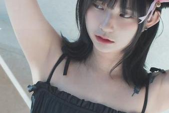 在线畅游：Hizzy(히지)的白裙美图，恍如云端漫步