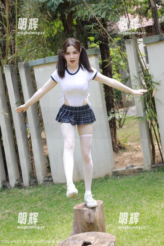 MFStar模范学院-Laura苏雨彤 MFStar模范学院 - 最新图集!Laura苏雨彤的美脚,简直是光影里的精灵。