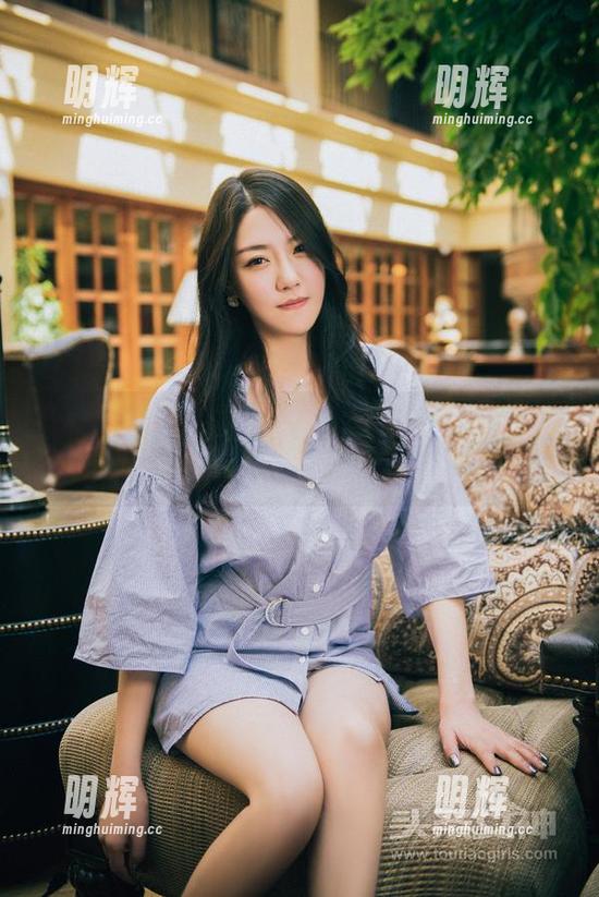 TouTiao头条女神-娜依灵儿 TouTiao头条女神 - 娜依灵儿的校园写真,别说我没警告你,后果自负