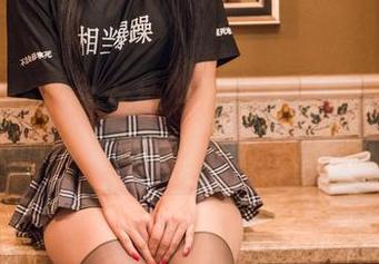 TouTiao头条女神 – 跟着莫小希揭开夏日神秘面纱，高清照片让人心跳加速