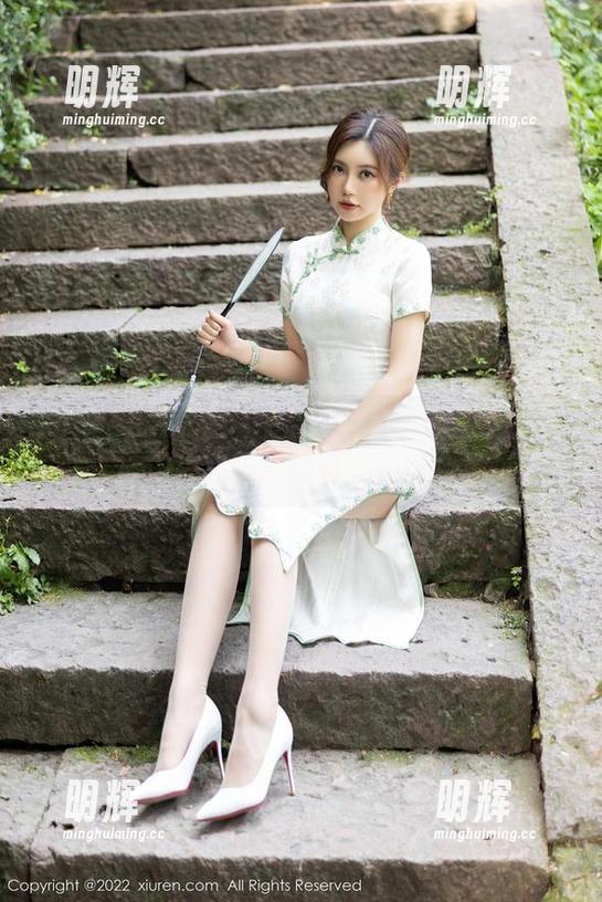 Xiuren秀人网-e宝小野猫 Xiuren秀人网 - e宝小野猫水手服大揭秘:被海浪和阳光包围的甜蜜合集。