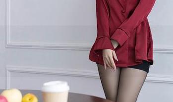 Xiuren秀人网 – 吊带与summer宝宝：写真中的那些暧昧瞬间，仿佛委婉的倾诉