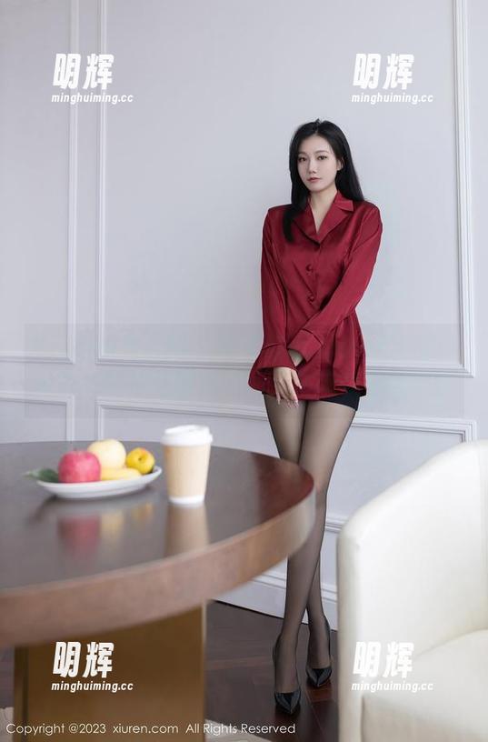 Xiuren秀人网-summer宝宝 Xiuren秀人网 - 吊带与summer宝宝:写真中的那些暧昧瞬间,仿佛委婉的倾诉