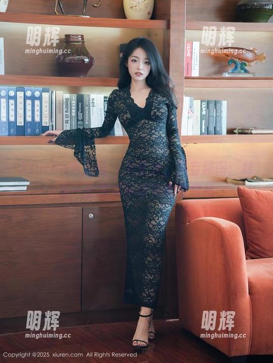 Xiuren秀人网-林乐一 Xiuren秀人网 - 无圣光,只有原图:林乐一套装的轻奢与真实碰撞