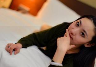 pans – 穿越爱与影子的英英：女友写真套图揭秘