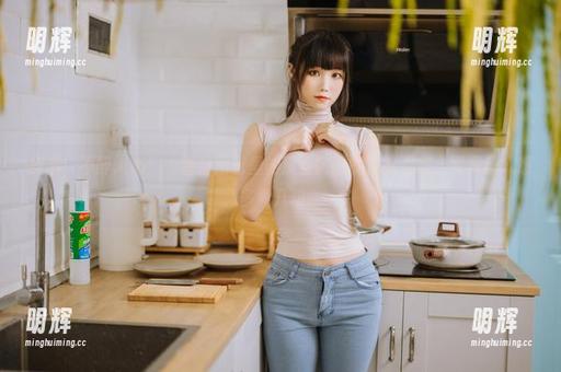 一智智 醉酒,不醉人心:一智智图包里的那些微醺的优雅姿态,真是让人想多看几眼。
