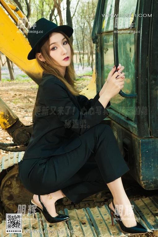 丽柜-心心 丽柜 - 更新又来了!心心写真,花蕊的隐秘温柔。