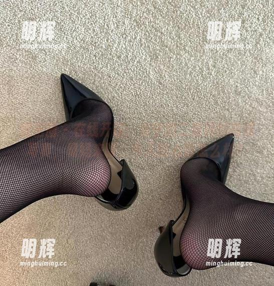 保守的二舅妈 微密圈 - 在线开箱:保守的二舅妈的高清写真,舅妈来喽,今天的心情怎么样?