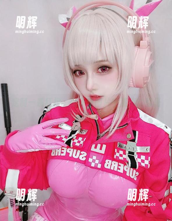 定制一袭红裙，凛子酱图片中流淌的都是春天的风。