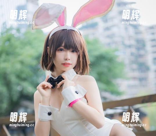 十万珍吱伏特 白丝兔女郎写真大公开,十万珍吱伏特的壁纸里藏了多少小秘密?