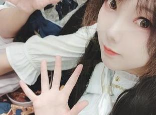 名濑弥七的毛衣好像有魔法，最新写真带你体验温暖瞬间！