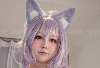 赛车服加持，咔喵合集：探秘欧根亲王在赛道上的魅力时刻！