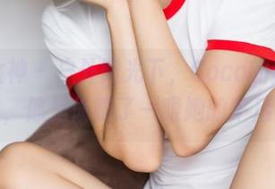 头条女神 – 户外阳光下，Coco的图集在线分享，像是偷瞄了一眼她的午后时光！