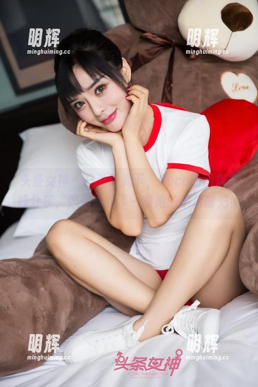 头条女神-coco 头条女神 - 户外阳光下,Coco的图集在线分享,像是偷瞄了一眼她的午后时光!