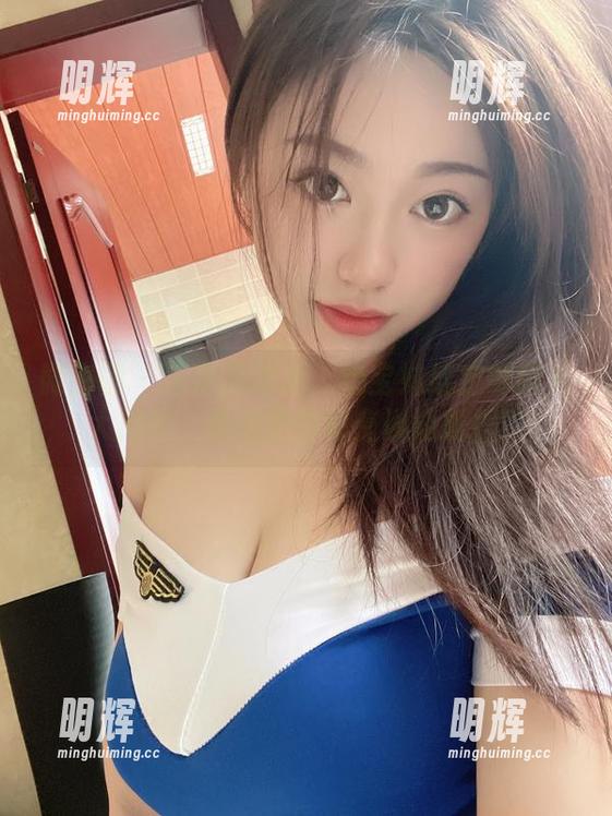 微密圈 - 深夜游泳池：奶宝妹纸定制图片大揭秘，泳池里的秘密谁能抵挡？