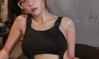 姜仁卿(강인경)在线！穿和服的漂亮女孩，仿佛在和阳光对话，图集里充满了温柔的光影。