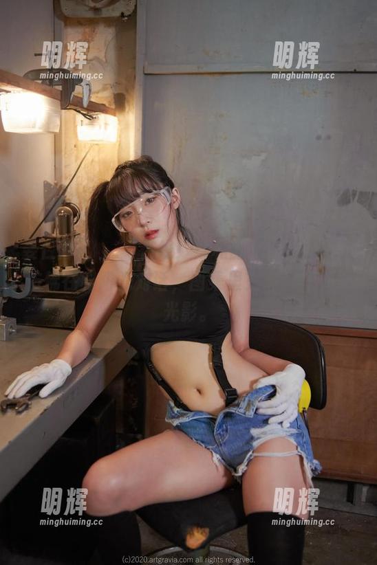 姜仁卿(강인경)在线！穿和服的漂亮女孩，仿佛在和阳光对话，图集里充满了温柔的光影。