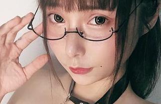 透明女仆降临！小泉学姐吖的写真，下载前请准备好心脏。