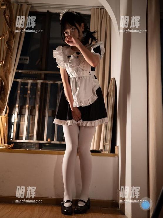 少女秩序 - 小鱼吊带图库，点击下载，抛开烦恼，跟着鱼的节奏摇摆！