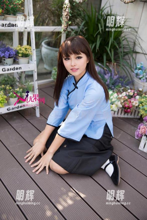 尤果网-欣杨Kitty 尤果网 - 欣杨Kitty的办公室,写真图片里一丝不苟的工作和调皮的瞬间