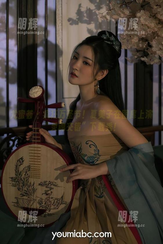 尤蜜荟-夏美子 尤蜜荟 - 疯狂万圣节!夏美子在图库上演“灵魂交错”下载秀!