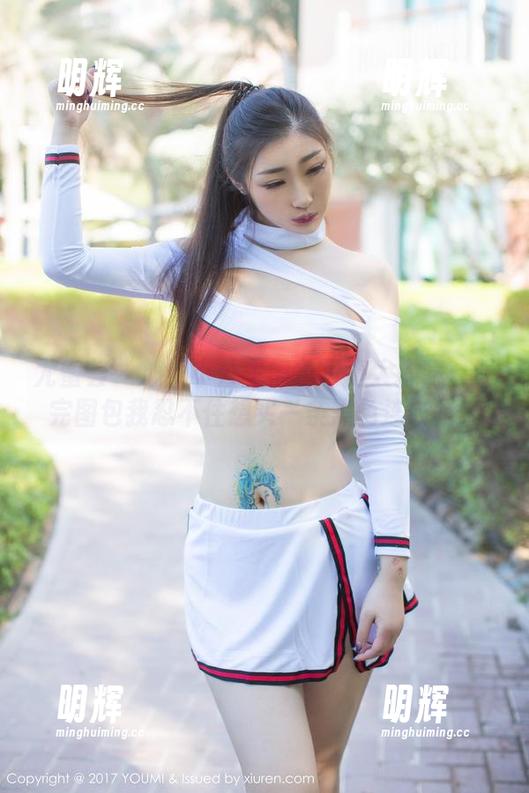 尤蜜荟-心妍小公主 尤蜜荟 - 心妍小公主黑色写真大揭秘:看完图包我忍不住想买一条黑色连衣裙!