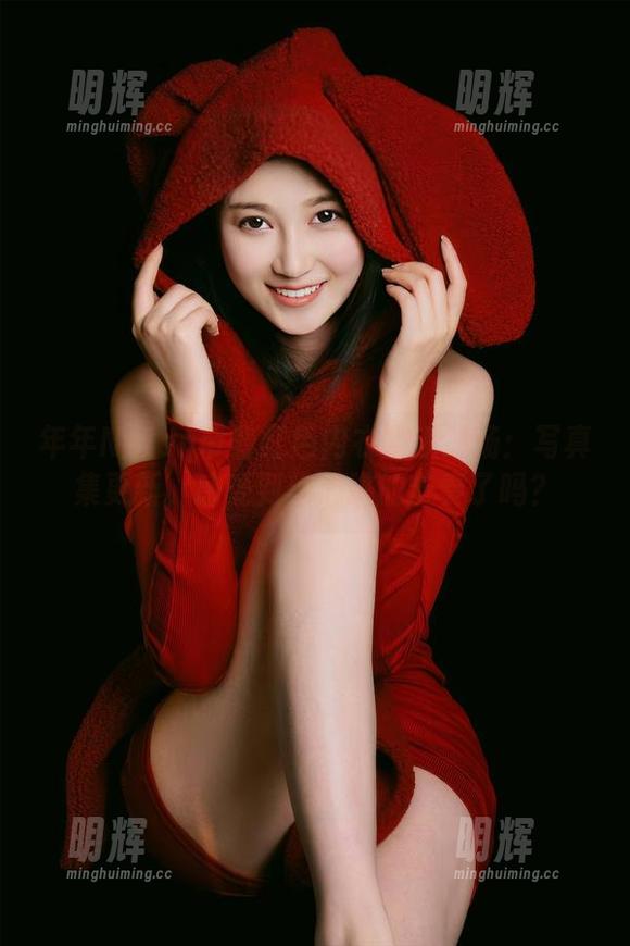 年年Nnian带着红色内衣重返战场：写真集更新，感受到你心跳的节奏了吗？