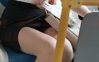 异思趣向 – 美子红衣黑裙，写真集与资源让你感觉辣眼睛又欢乐！