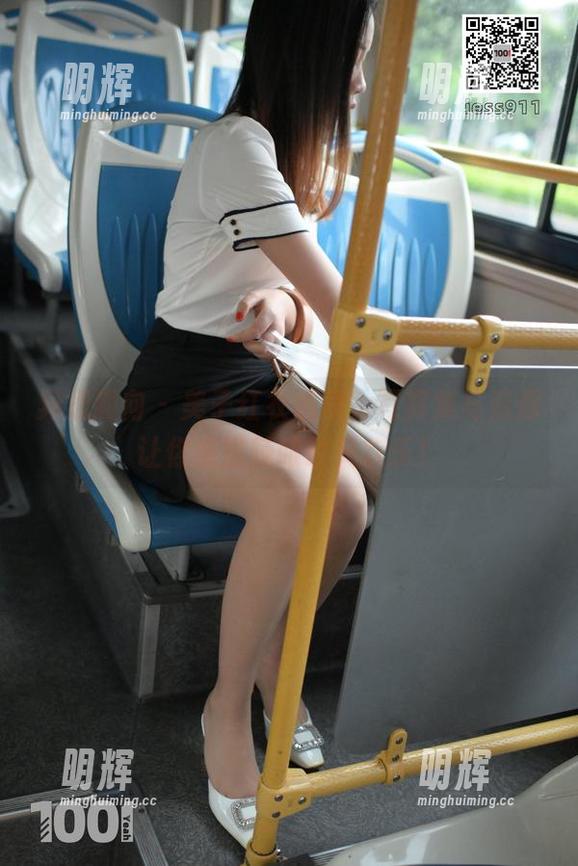 异思趣向 - 美子红衣黑裙，写真集与资源让你感觉辣眼睛又欢乐！