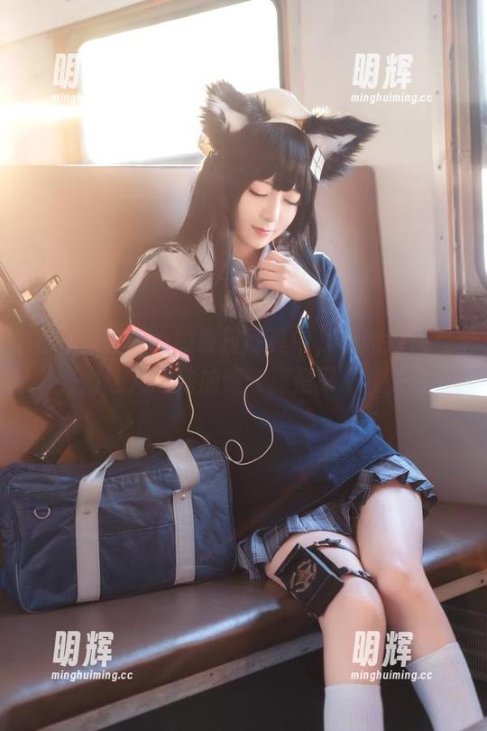 弥音音ww 在弥音音ww的夏日写真中,看她好像在努力让人心跳加速,真是忍不住关注