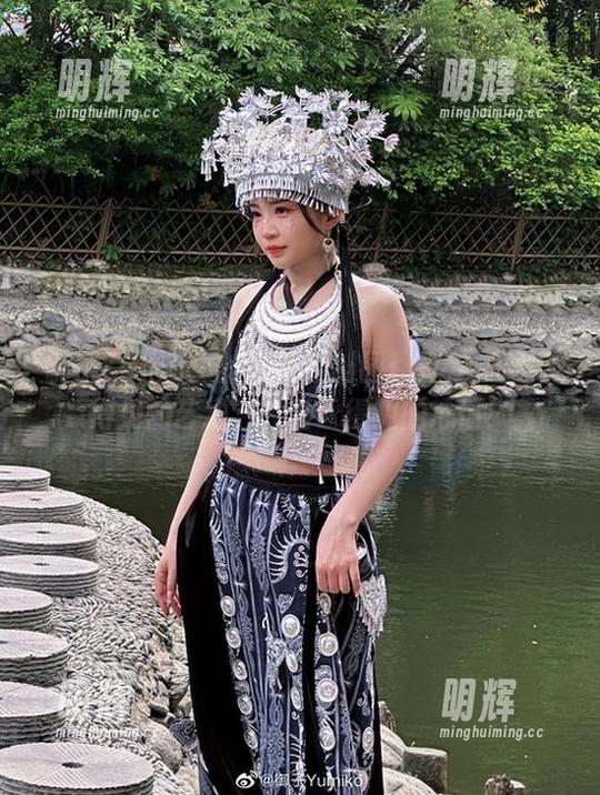 御子Yumiko 御子Yumiko的眼镜定制图:真是‘看’得见的艺术,‘看’得见的心情!