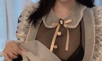 是依酱吖在线：护士装扮，作品中的柔软与坚韧！