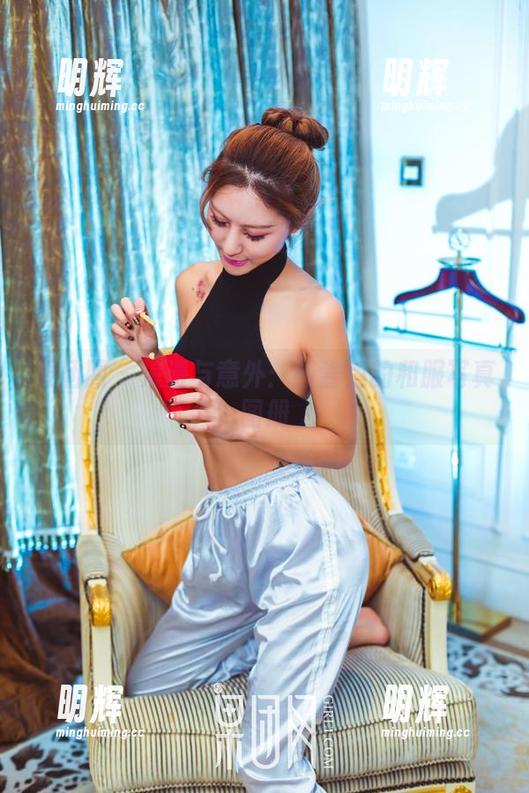 果团网 - 浪漫与意外：酸酱兔的和服写真图册
