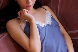 果团网 – 免费的钟紫怡水手服套图，就像那一抹夕阳，温暖又柔和！