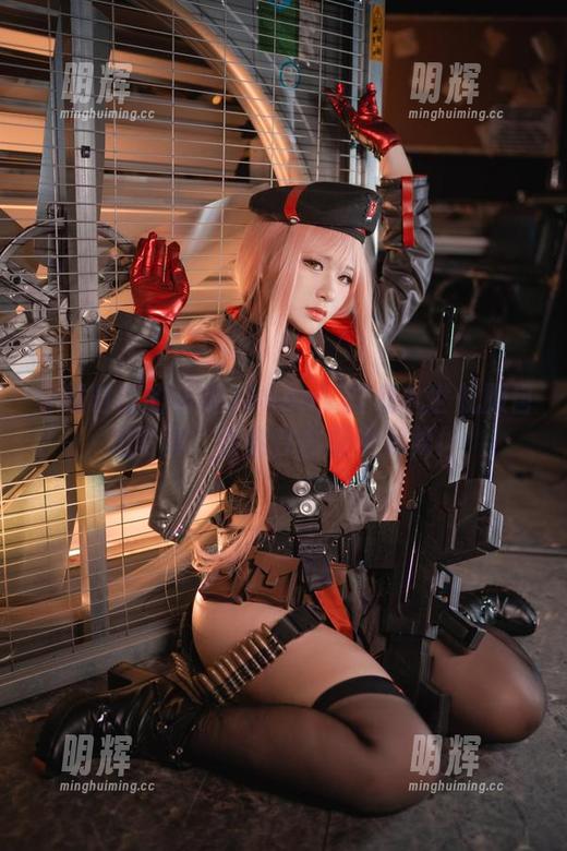 柘烟Zuken 穿越时空的柘烟Zuken:路易九世礼服自拍写真,仿佛在古堡中起舞!