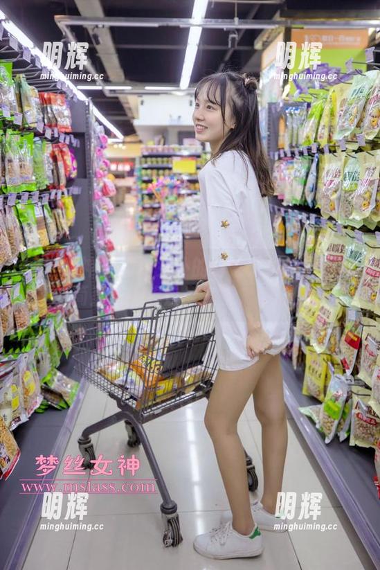 梦丝女神-晓晓 梦丝女神 - 蕾丝女仆的日常:晓晓的写真,简直让我想置身其中,暖暖的。