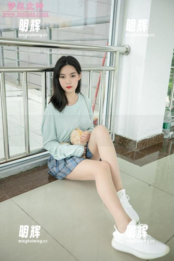梦丝女神-璇璇 梦丝女神 - 璇璇的魔法长筒袜:打开这本写真图册吧!