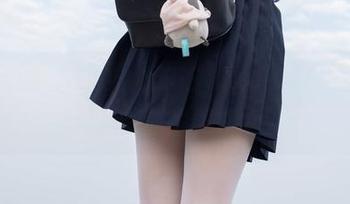 森萝财团 – 沙发上的古川kagura：白丝与写真的完美邂逅！