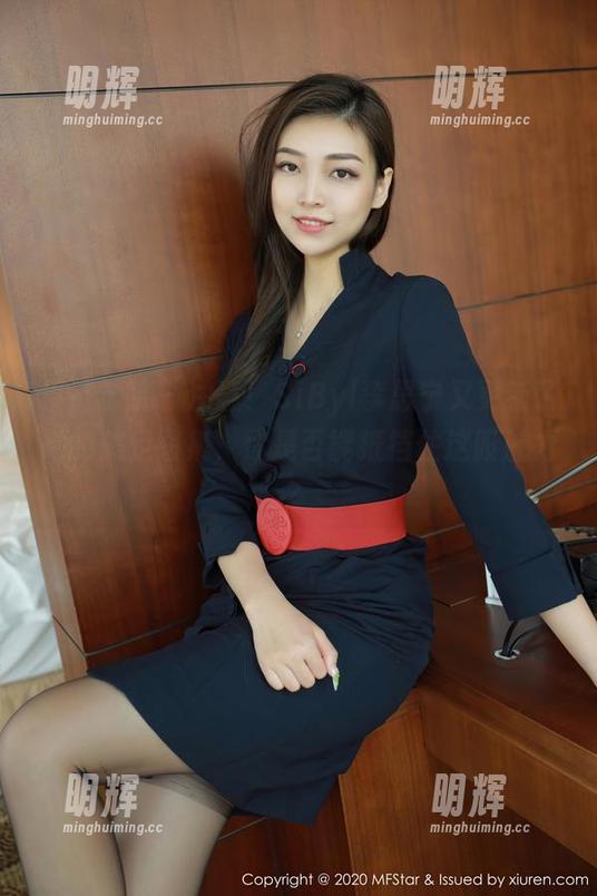 模范学院-SiByl李思宁 模范学院 - 注意!SiByl李思宁又更新了她的美足图集,你是否能抵挡住这股魅力?