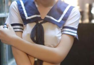 模范学院 – 看得我直冒汗！伊小七MoMo短裤写真，简直是夏日的提前预热。