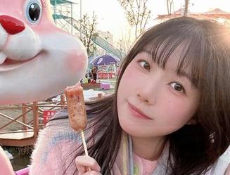 下载炸酱沐沐的贝尔法斯特写真集，感受‘幽默’与‘美’的双重冲击！