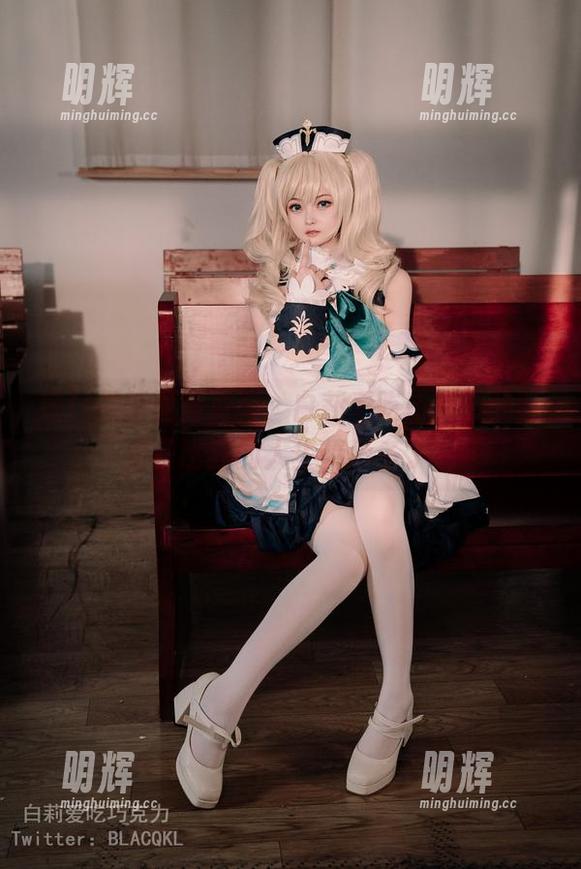 白莉爱吃巧克力 哇!最新图库更新,白莉爱吃巧克力的红裙子比我的人生精彩多了!