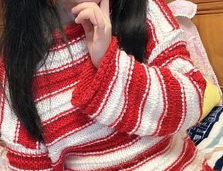 不怕曝光！来看看神沢永莉的私房图片，ckt前开卫衣搭配黑丝牛仔裤