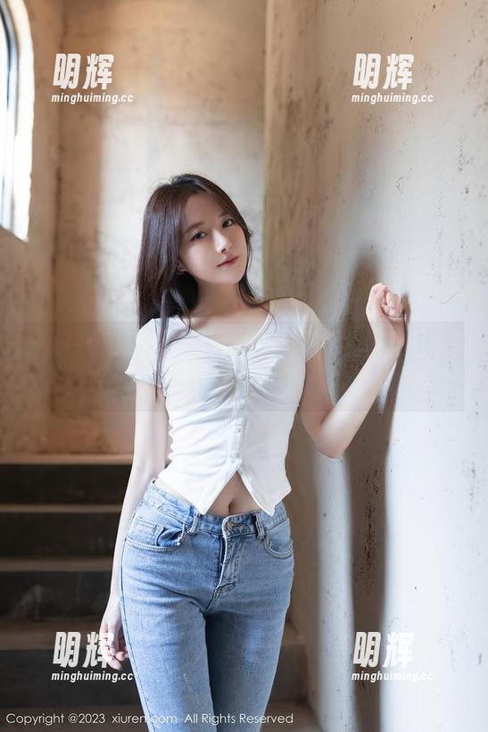 秀人网-李可儿 秀人网 - 为什么我总想去网盘找李可儿镂空写真?原因还真复杂呢