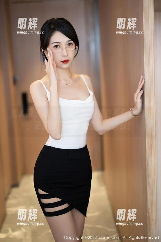 秀人网-田兮白 秀人网 - 田兮白说:我的纯白不仅是颜色,更是原图资源里偷偷的幽默!