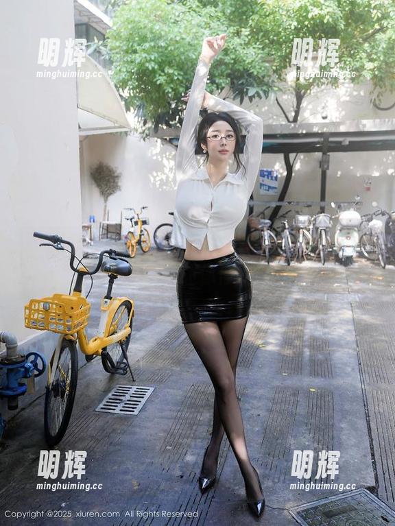 秀人网-阿汁 秀人网 - 走进阿汁的镂空视角:梦幻照片合集让你停留