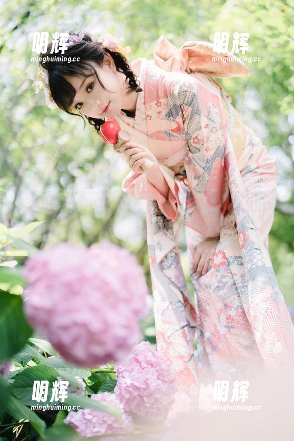 花柒Hana 花柒Hana的最新图册,皮衣与霓虹灯下的光影交织,错落的感觉好奇妙。