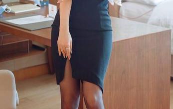 花漾show – 玥儿玥er的水手服写真，让你在图片中探索未知的浪漫，快点下载一起Dreaming吧！