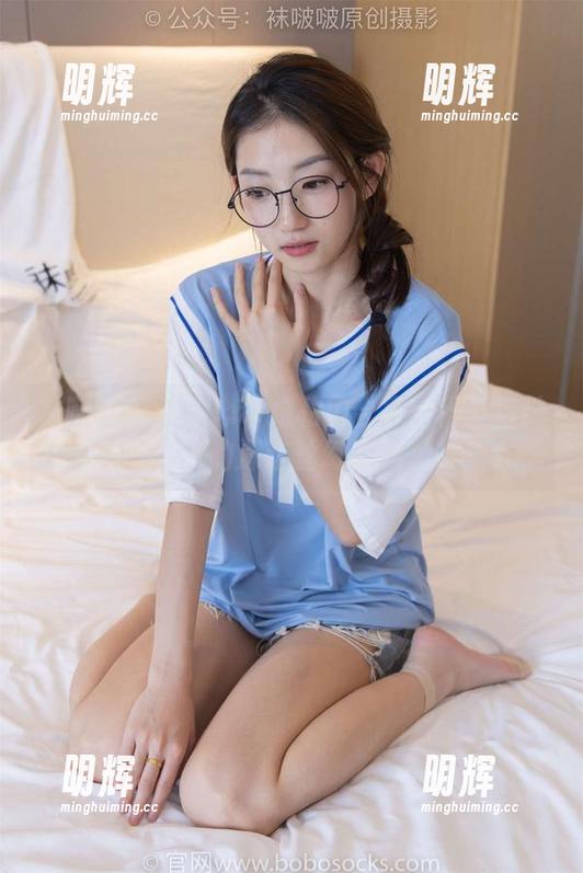 袜啵啵-稚予 袜啵啵 - 让人心动的私拍合集:稚予与她的深蓝丝幻想
